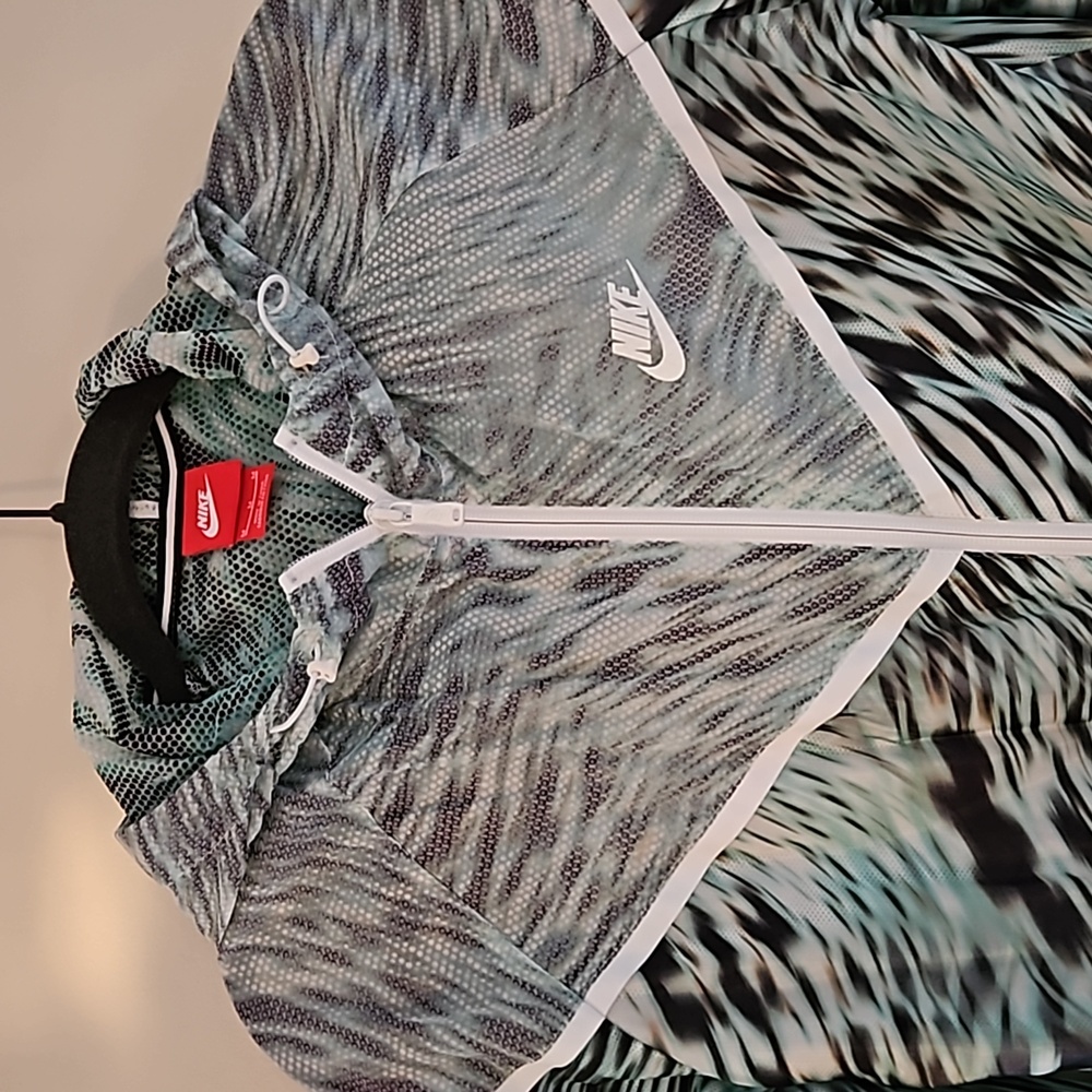 Nike Jacket - Picture 2 of 4